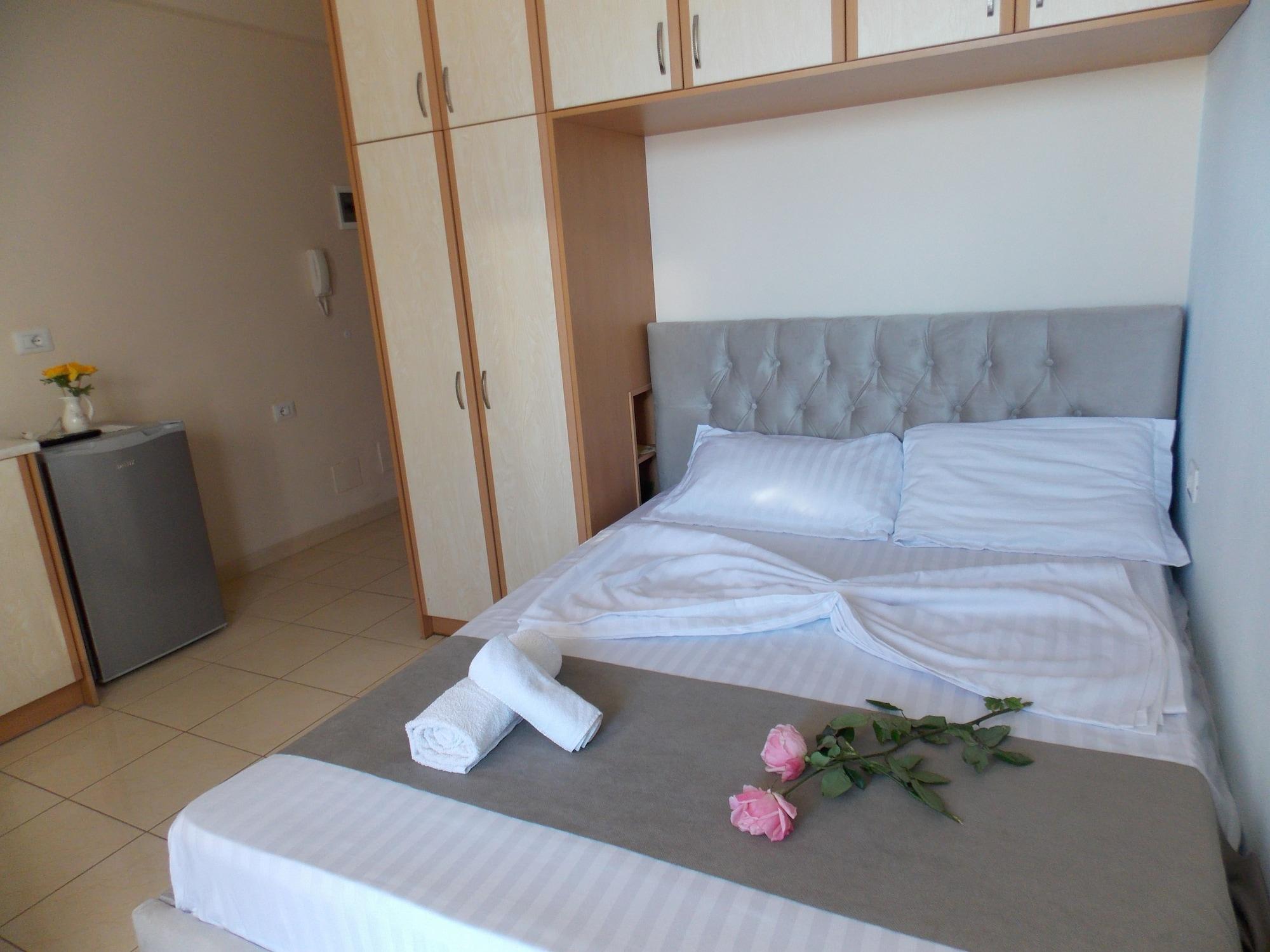 Afrimi Relax Apartments Sarandë Buitenkant foto