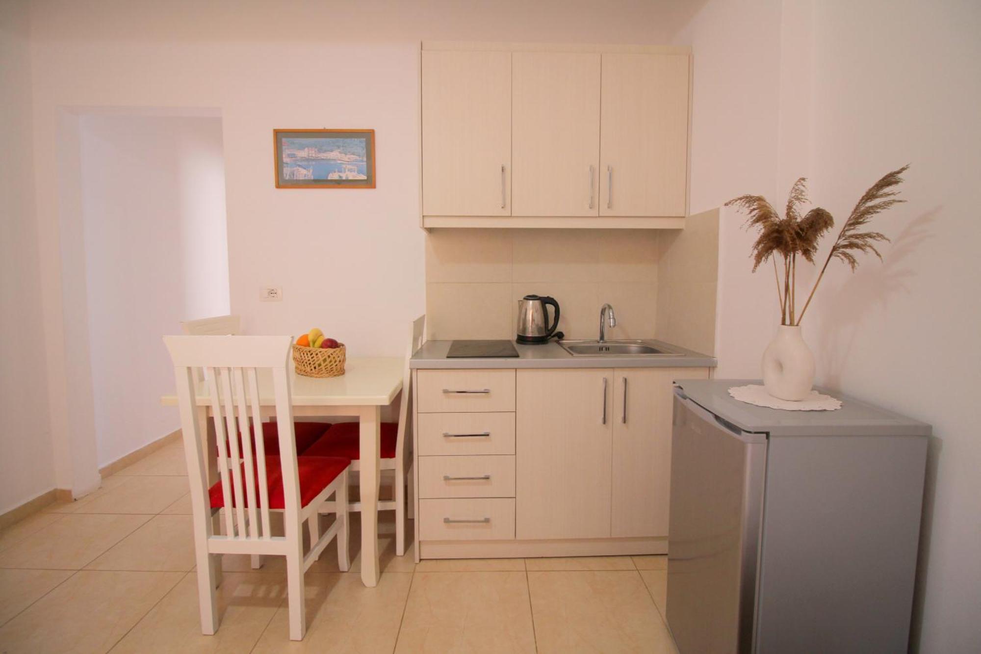 Afrimi Relax Apartments Sarandë Buitenkant foto