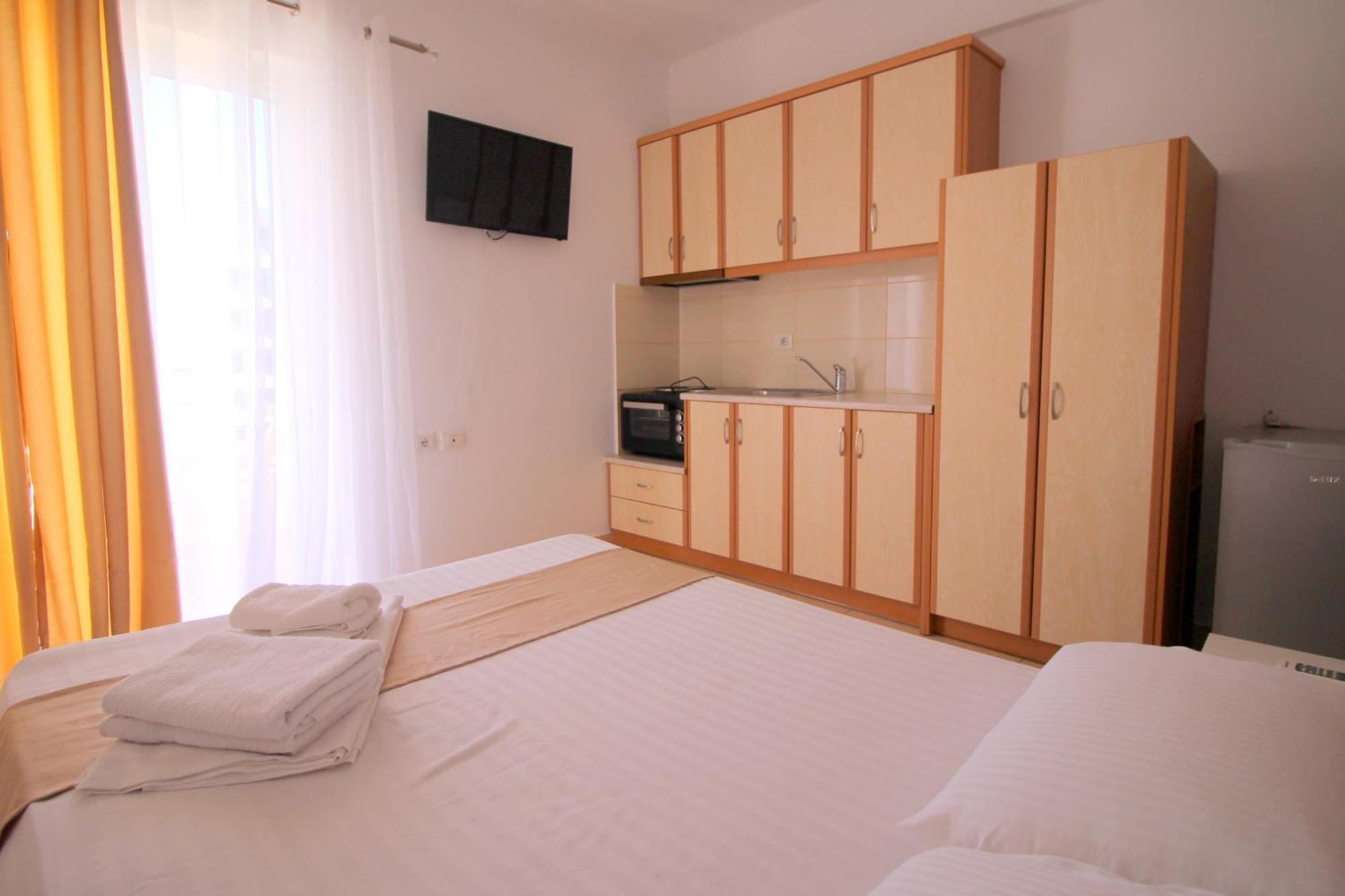 Afrimi Relax Apartments Sarandë Buitenkant foto