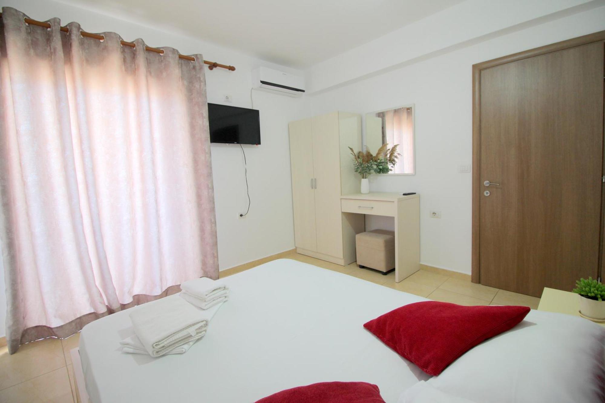 Afrimi Relax Apartments Sarandë Buitenkant foto