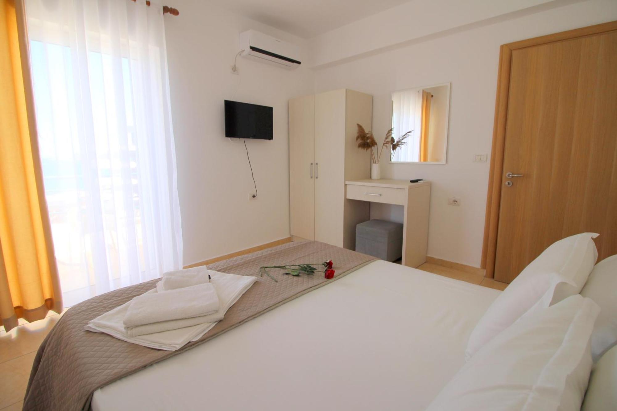 Afrimi Relax Apartments Sarandë Buitenkant foto