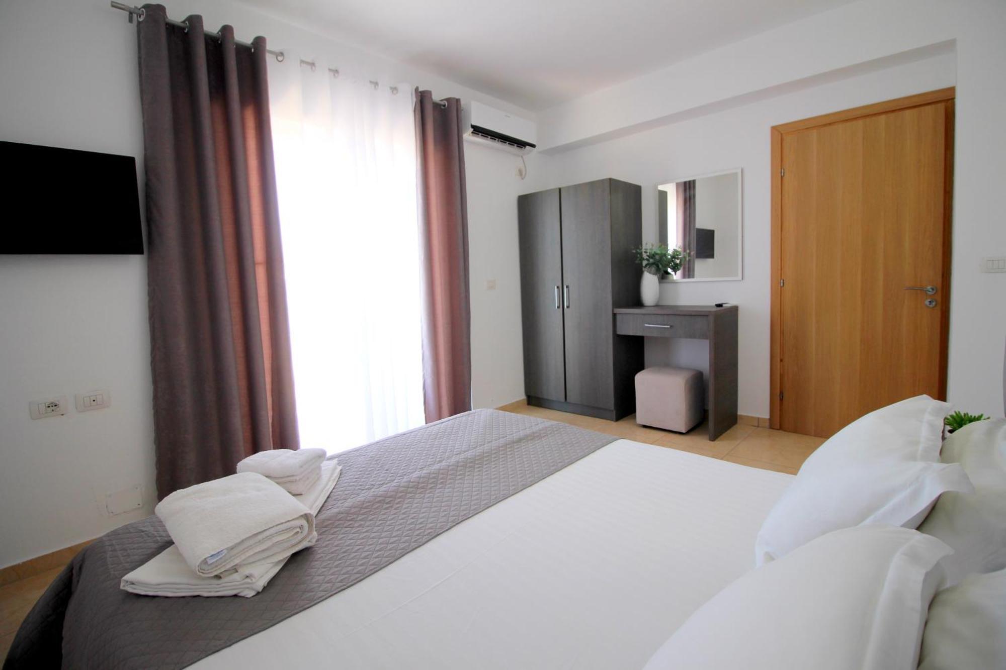 Afrimi Relax Apartments Sarandë Buitenkant foto